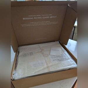 BRAND NEW COTTON SATEEN Cream Bedding Set - Premium Home Bedding